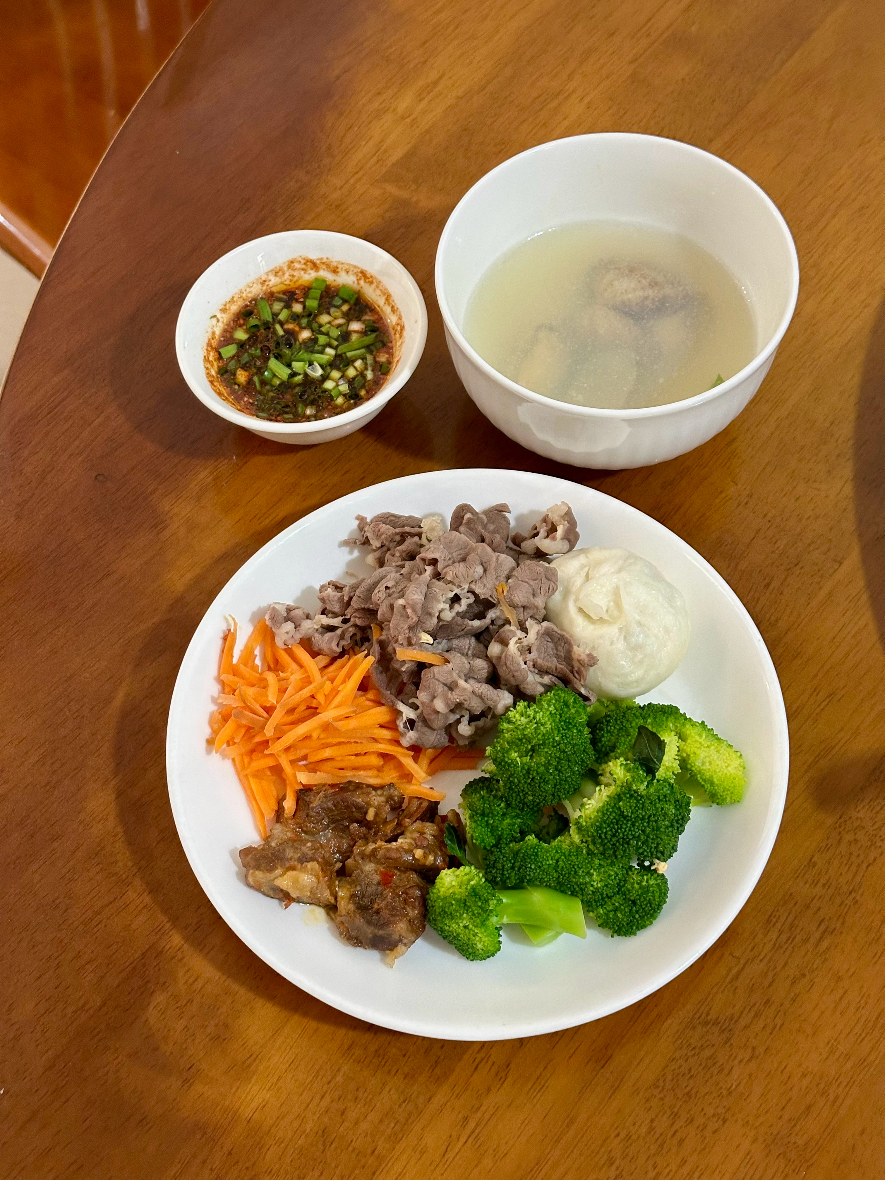 白灼菜清淡，调个糊辣蘸水 成都