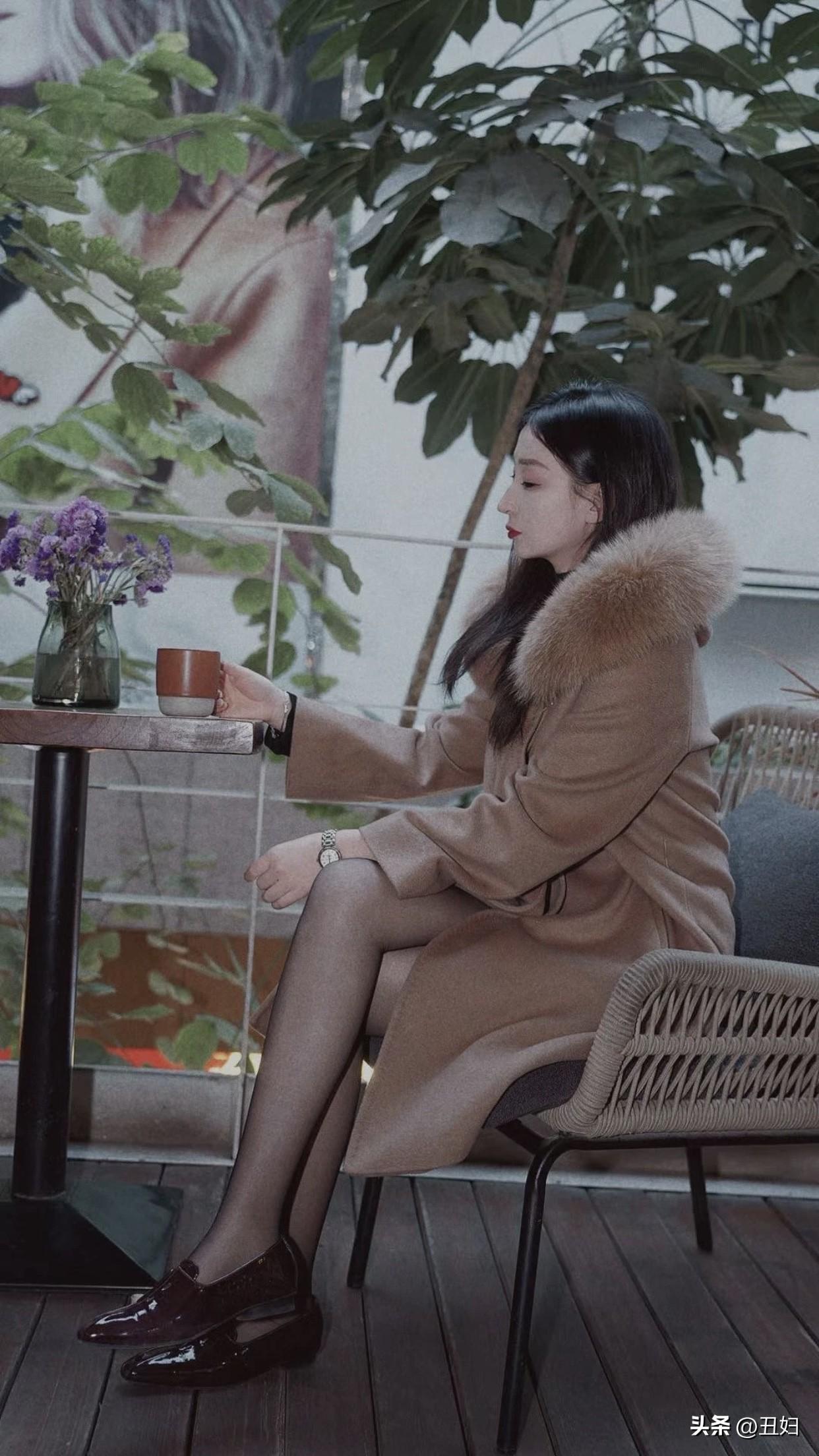 分享卓越的优雅女性优雅的女人都自带光芒与福报。即便被生活刁难，依然真心待人，坚守