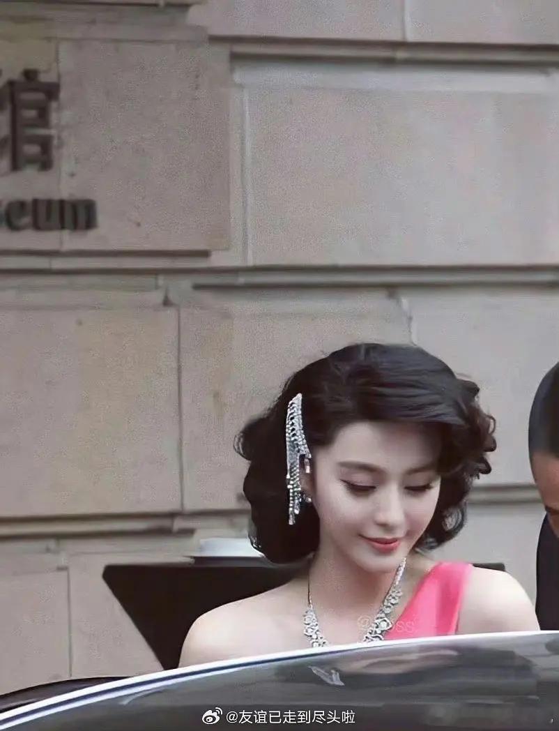 好看不[抱一抱] ​​​