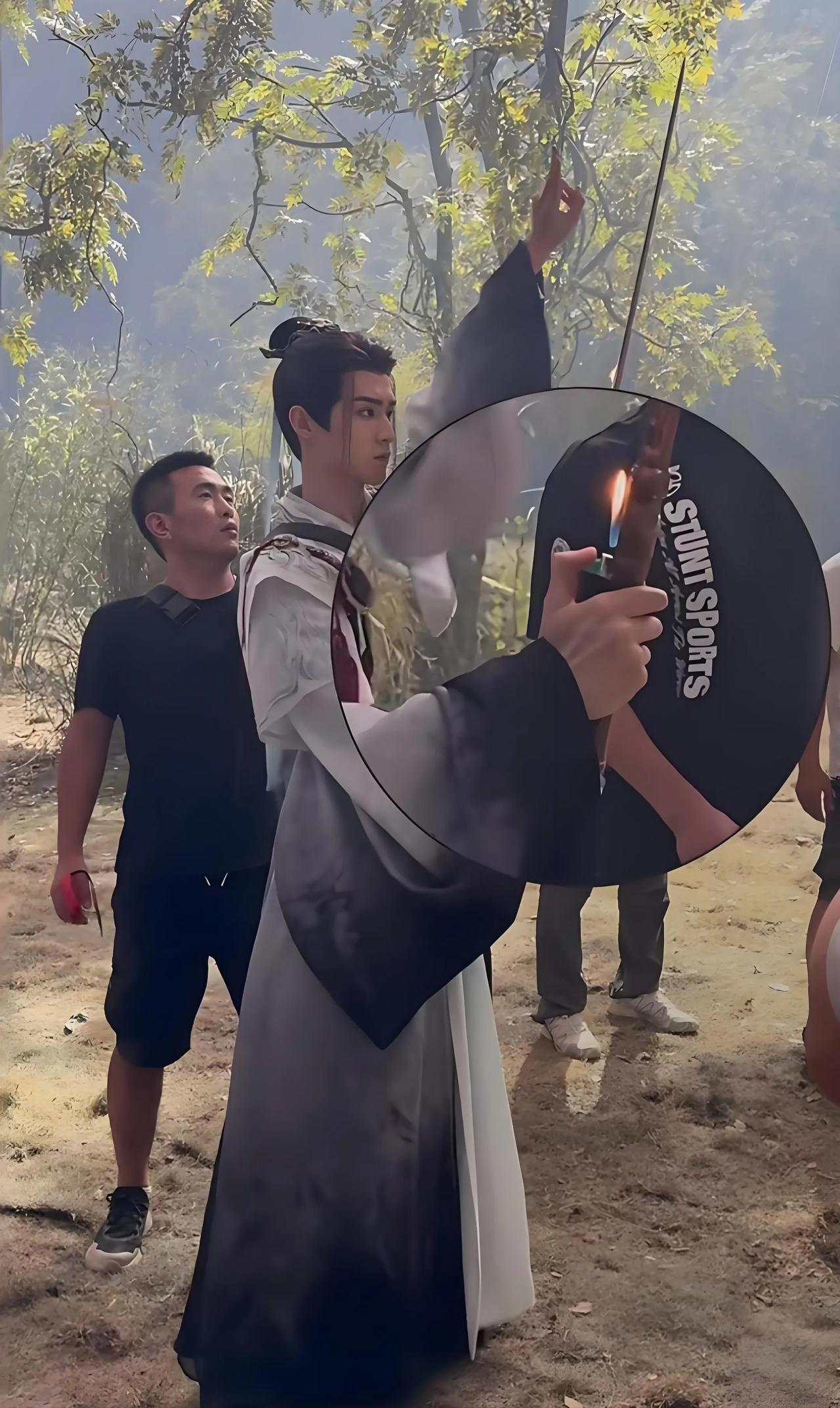 你以为拍戏都是用特效？实际上！！！