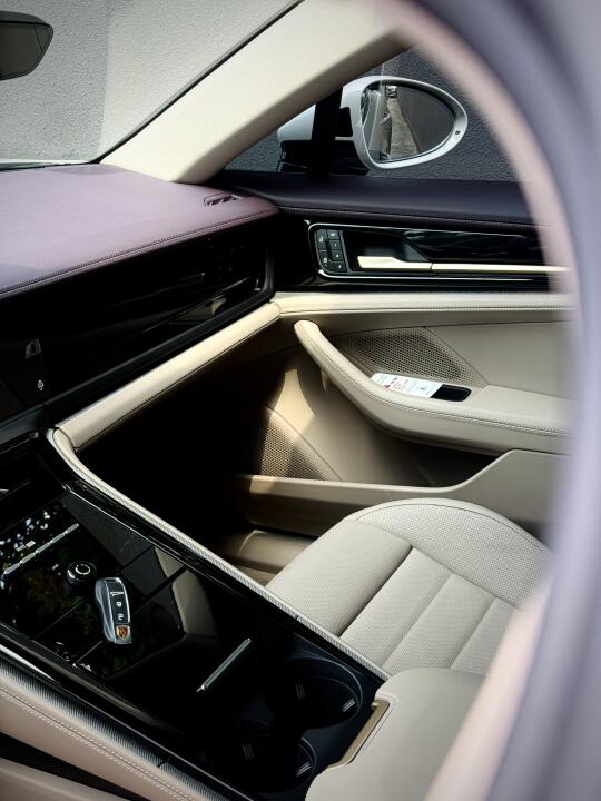 看腻波尔多红，恰克米/树莓紫是很仙的选择