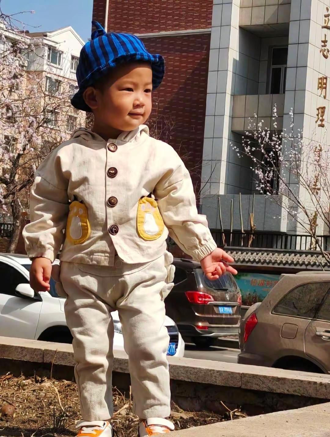 盼望着，盼望着，东风来了，春天的脚步近了。每年春天的一张照片，不求大富大贵，只愿