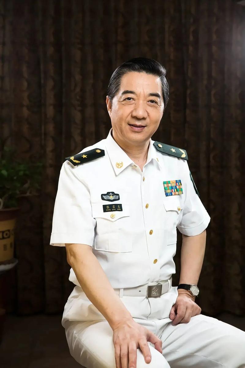 谢谢你张召忠！你真是伟大的预言家！2015年你就说过：“美国啥也不干，让东方大国