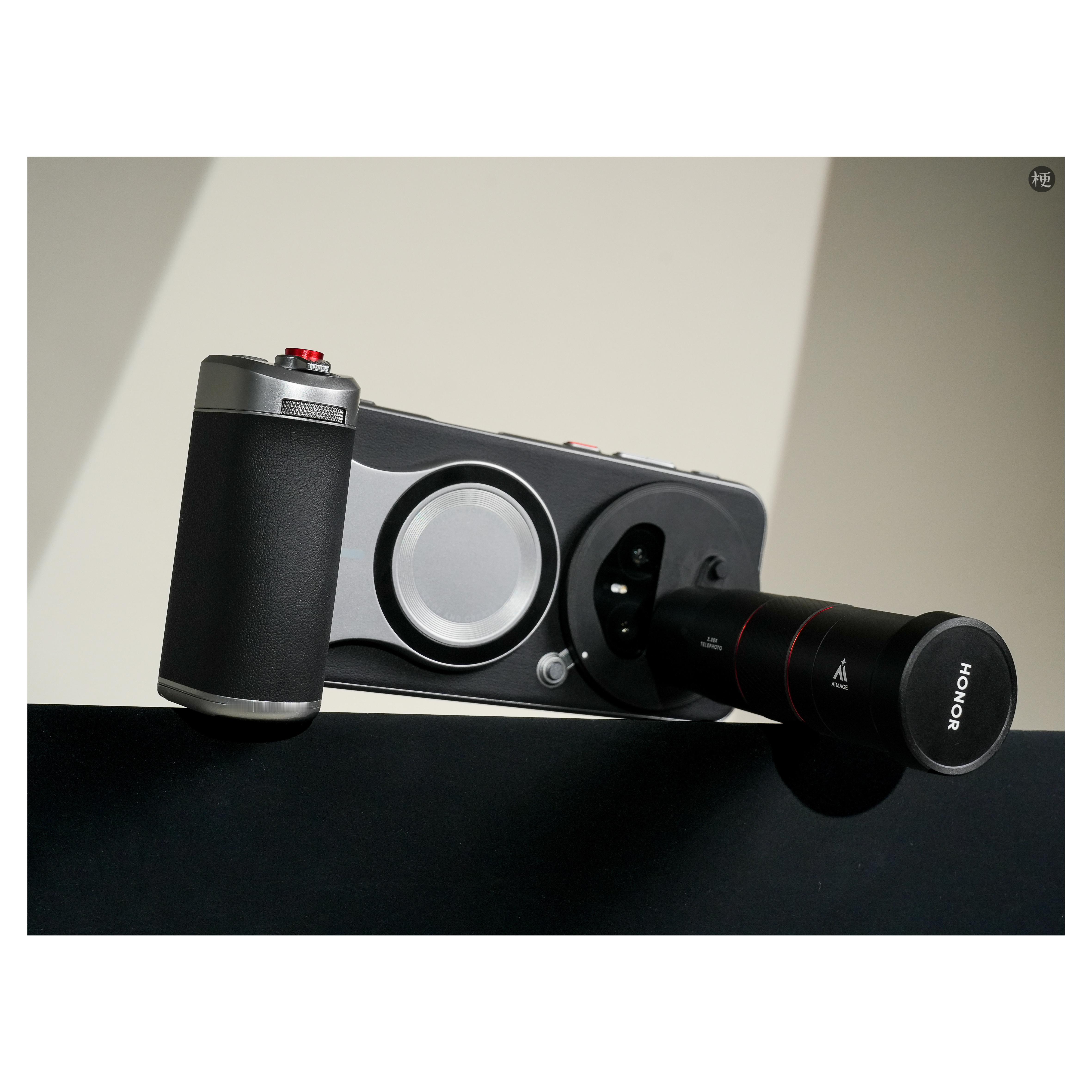 荣耀专业影像套装，做工非常精致，荣耀Magic 8 Pro的长焦本身素质很不错，