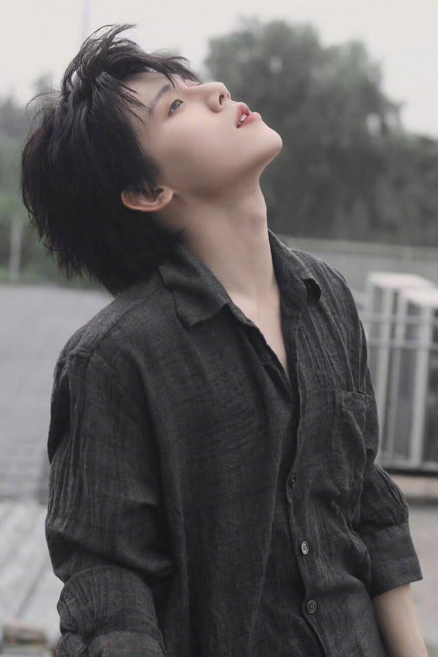 周奇下班一拖四战绩可查周五晚高疯周奇也太靠谱了！！一个人carry全场，队友全程