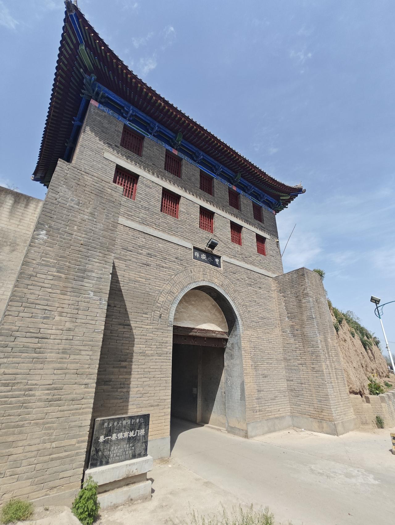 骑行秦镇吃米皮

昨天没有骑行，在家里大部分时间都在刷手机，全是些零碎的信息，永