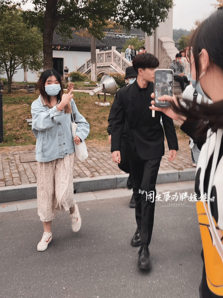 天啊，这是一生一世哪场戏
嘉人们都知道吧！
这么需要情绪的一场戏，
戏外原来有这