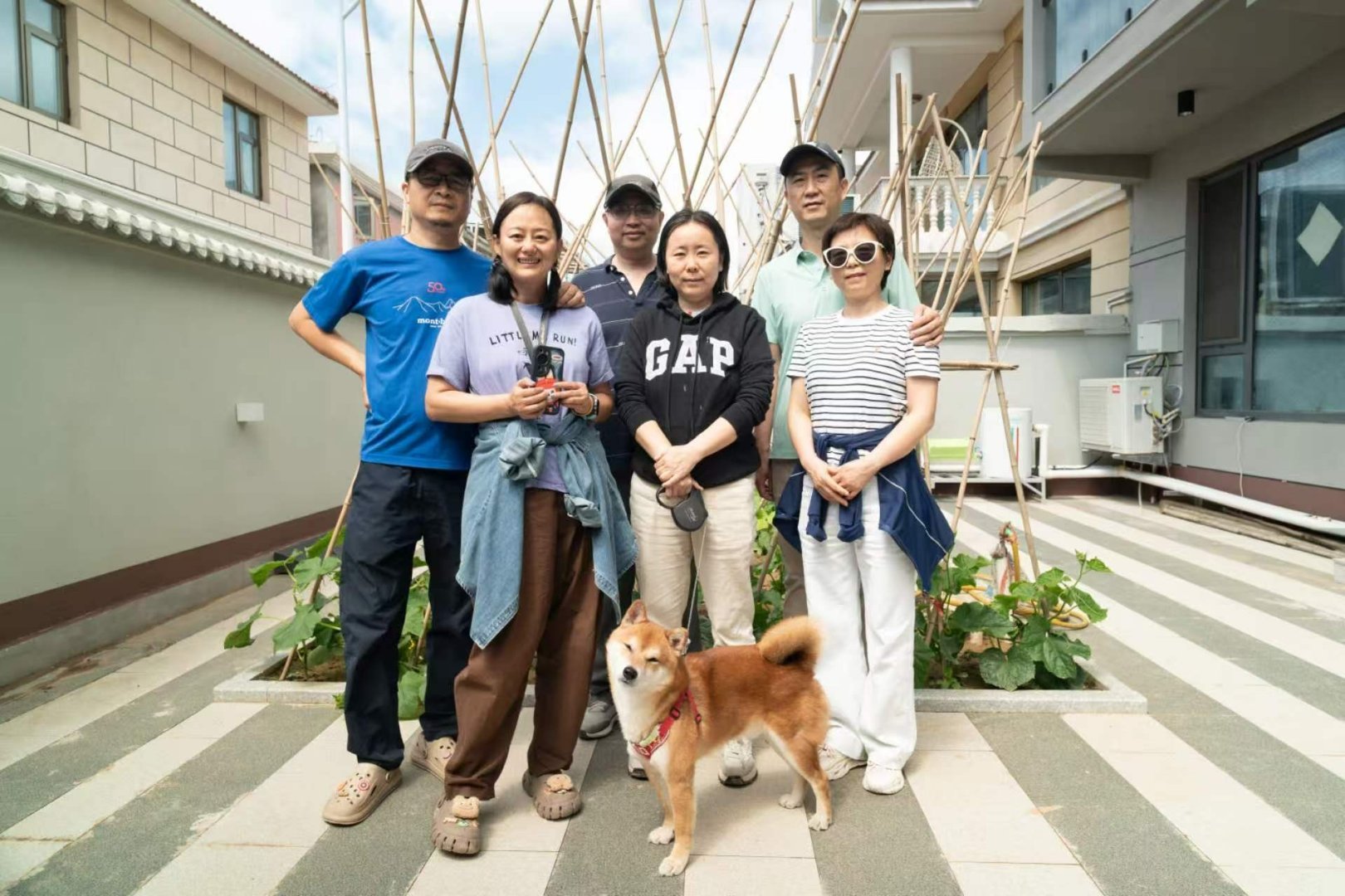*碎碎念*大新同学的大house...哈哈，我俩说话都有回音，大新扫地擦地上上下
