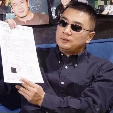 王海为啥总是死磕胖东来？最近王海和胖东来的拉锯战越演越烈，从鸡蛋角黄素到防切割手