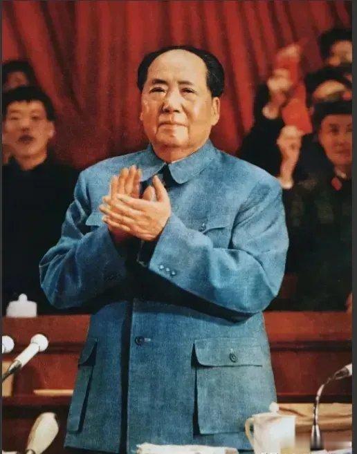 毛主席谈做官：“我们共产党人不是要做官，而是要革命；我们的责任，是向人民负责。全