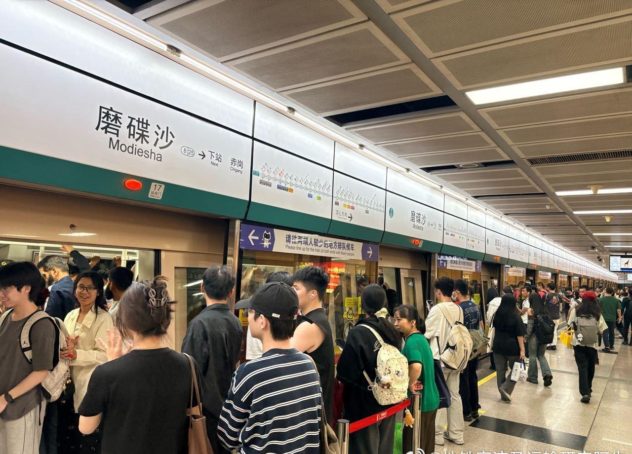 网友：2026年4月17日，周五，广州全天在降雨的阴影之下，白费了一大冲高日。