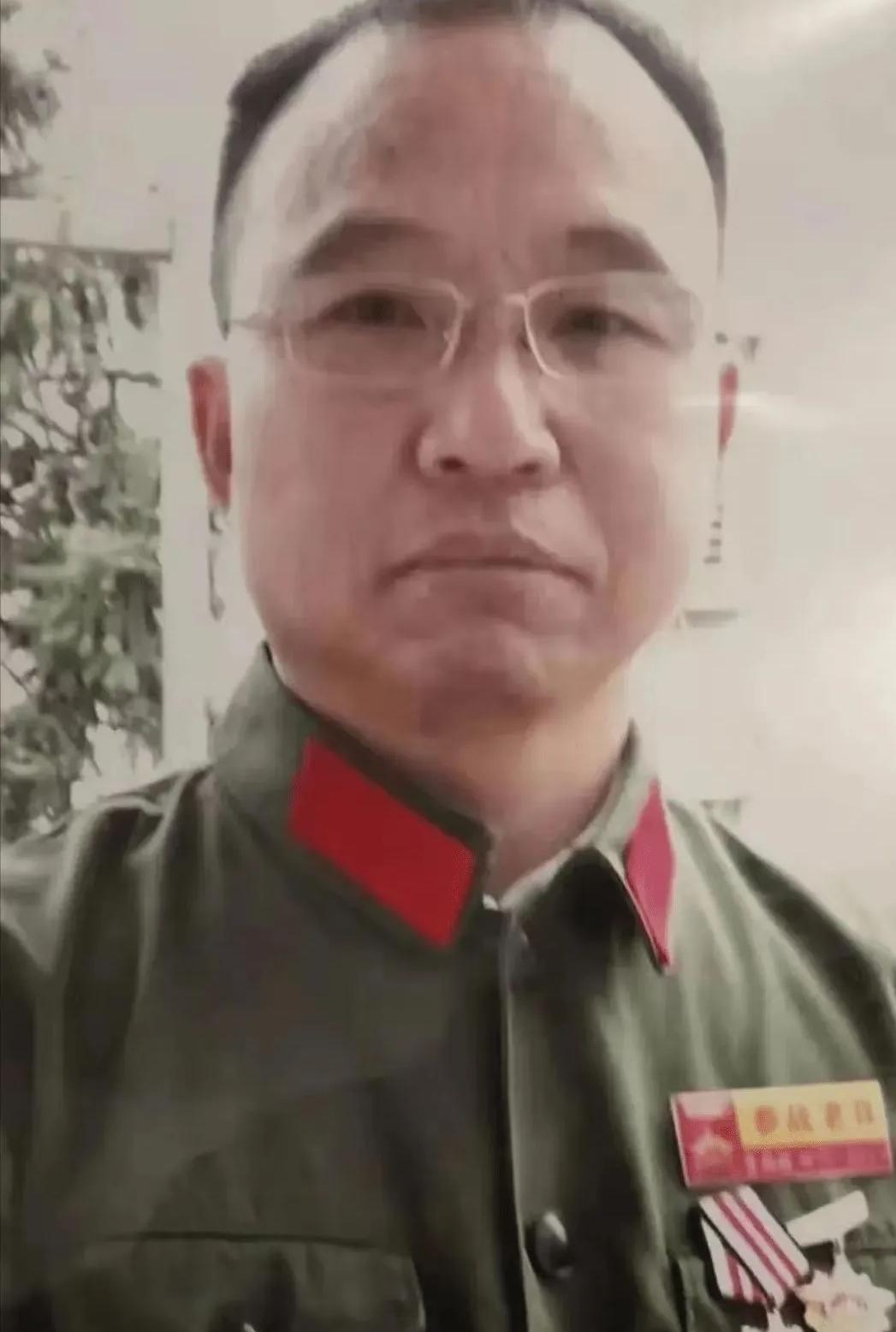 1984年，李陶雄中弹后抢救无效，壮烈牺牲，谁知遗体送往后方安葬时，莫名从车上滑