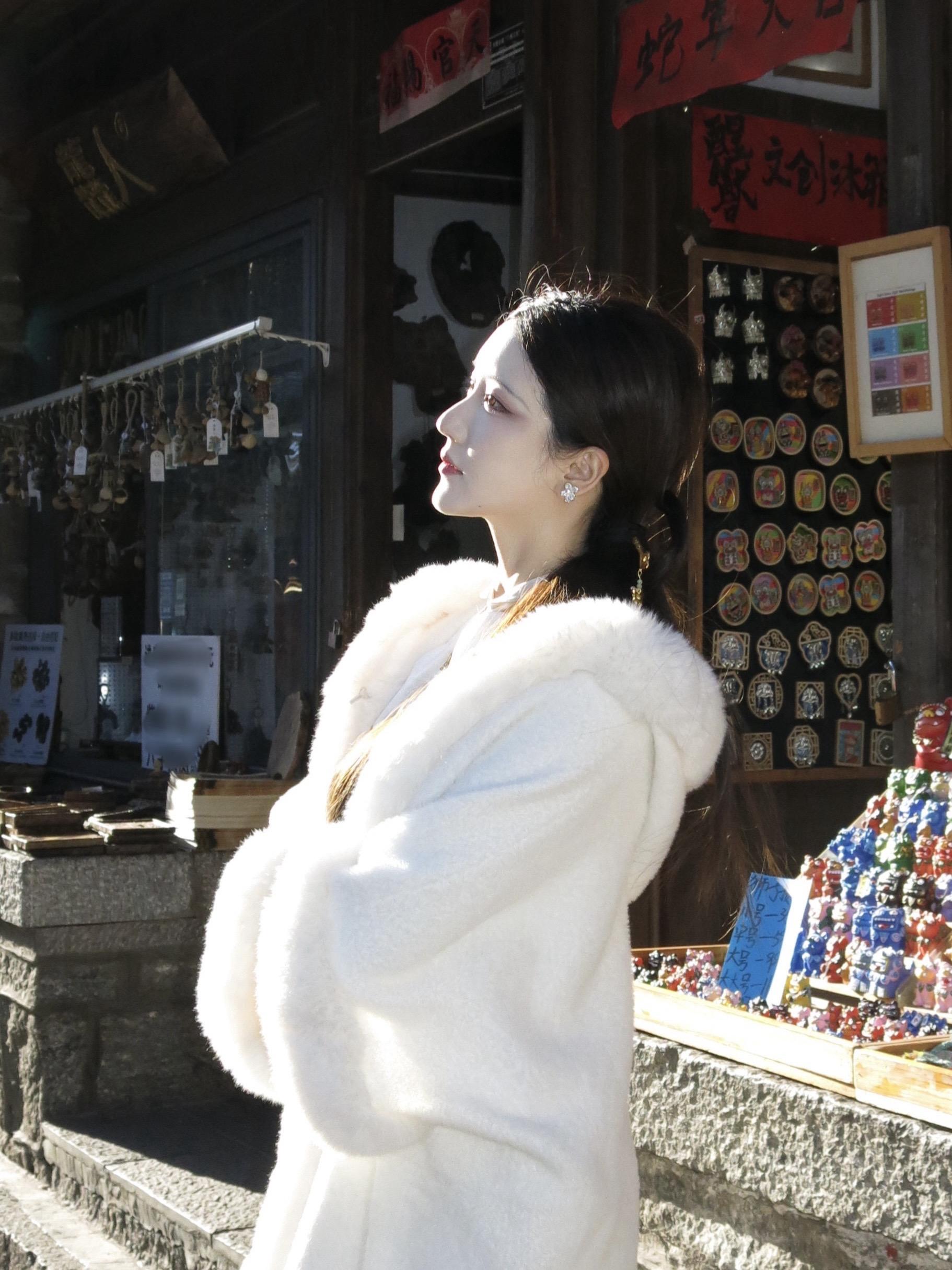 我想跪下来求命运垂怜 发现比膝盖先落地的是我的眼泪