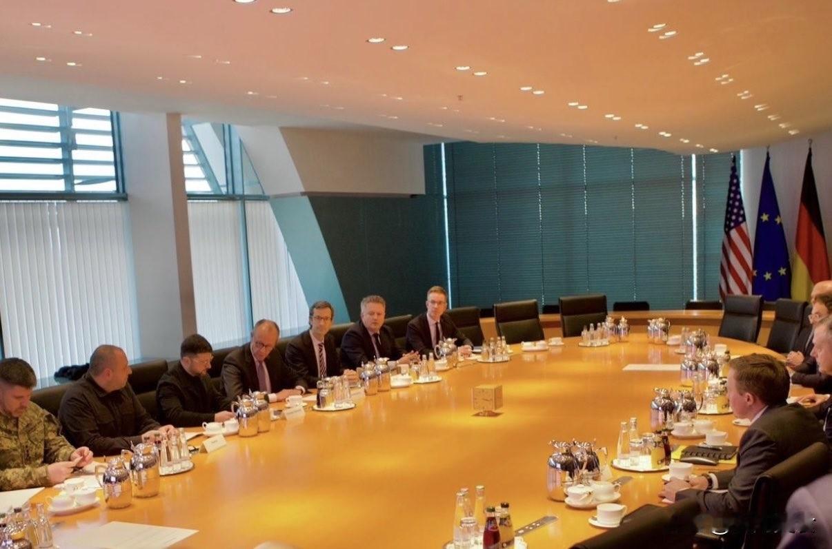 美乌柏林会谈纪要：
泽连斯基总统、特使维特科夫、贾里德·库什纳以及美国和乌克兰代