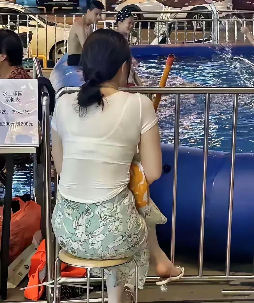 为什么这里那么多人，原来是怎么回事。