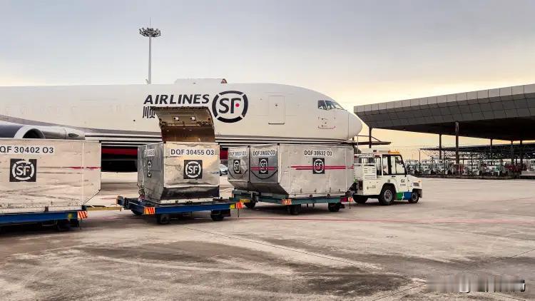 重庆江北机场的货邮吞吐量，已经在2026年一季度正式超过成都双流机场，暂居西部货