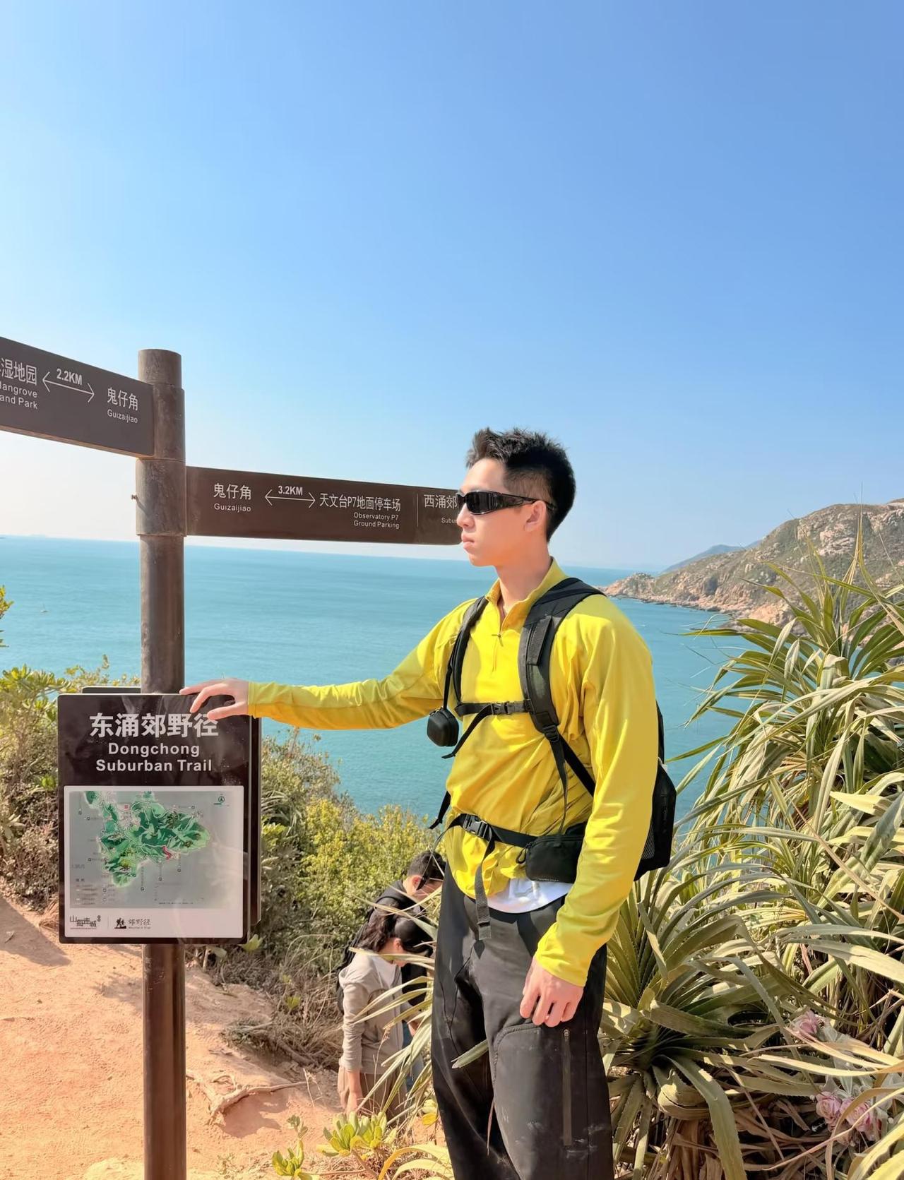 新年野在路上了🌊
去了大鹏半岛的东西涌，果然最美海岸线。
元旦的天气及其舒适，