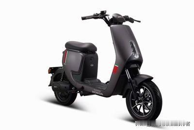 新国标电动自行车登陆武汉首日便遇冷开局。不少商户直言，新车价格上涨明显，且受新规