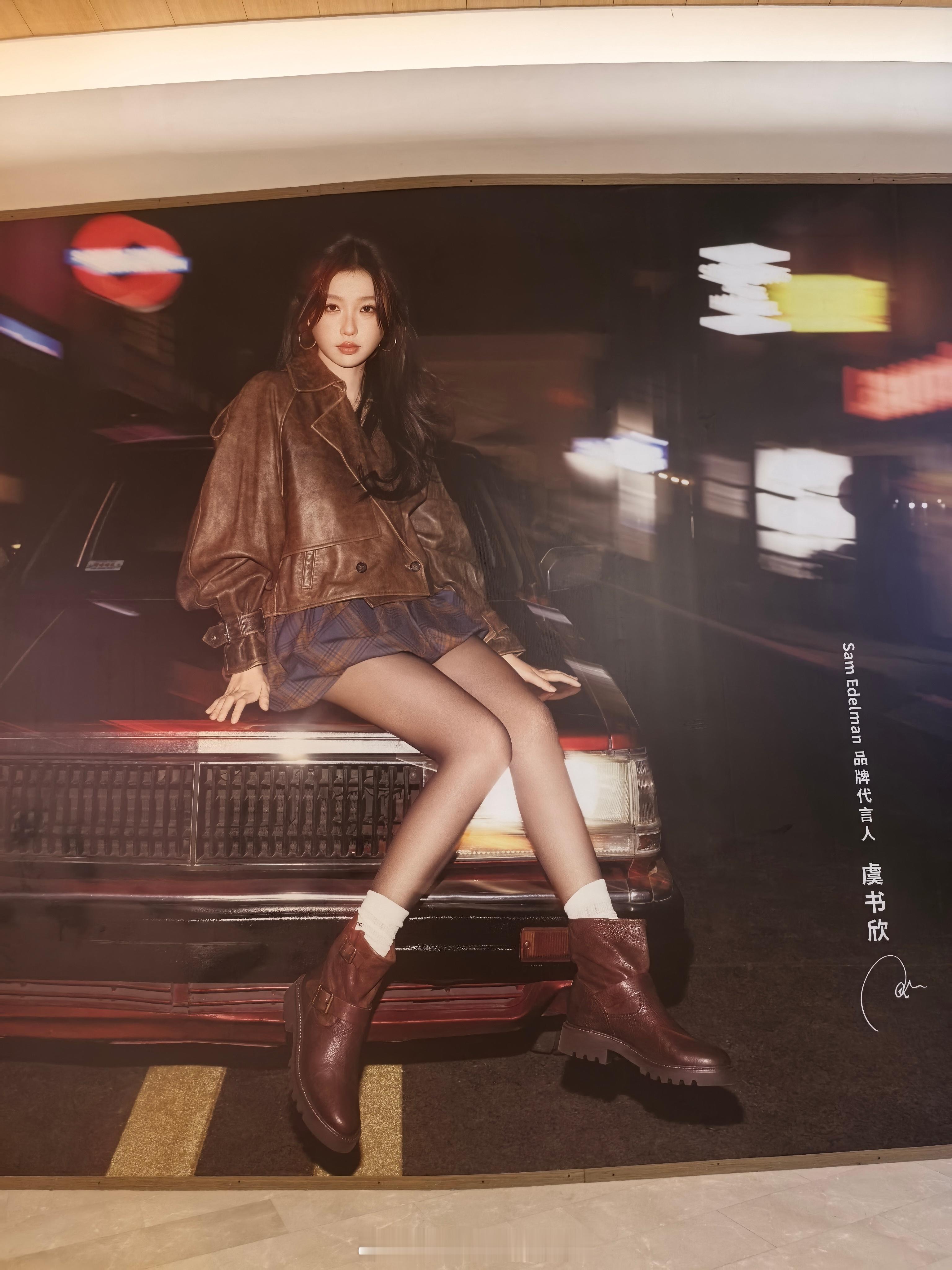 偶遇虞书欣Sam Edelman超大海报，美死了 