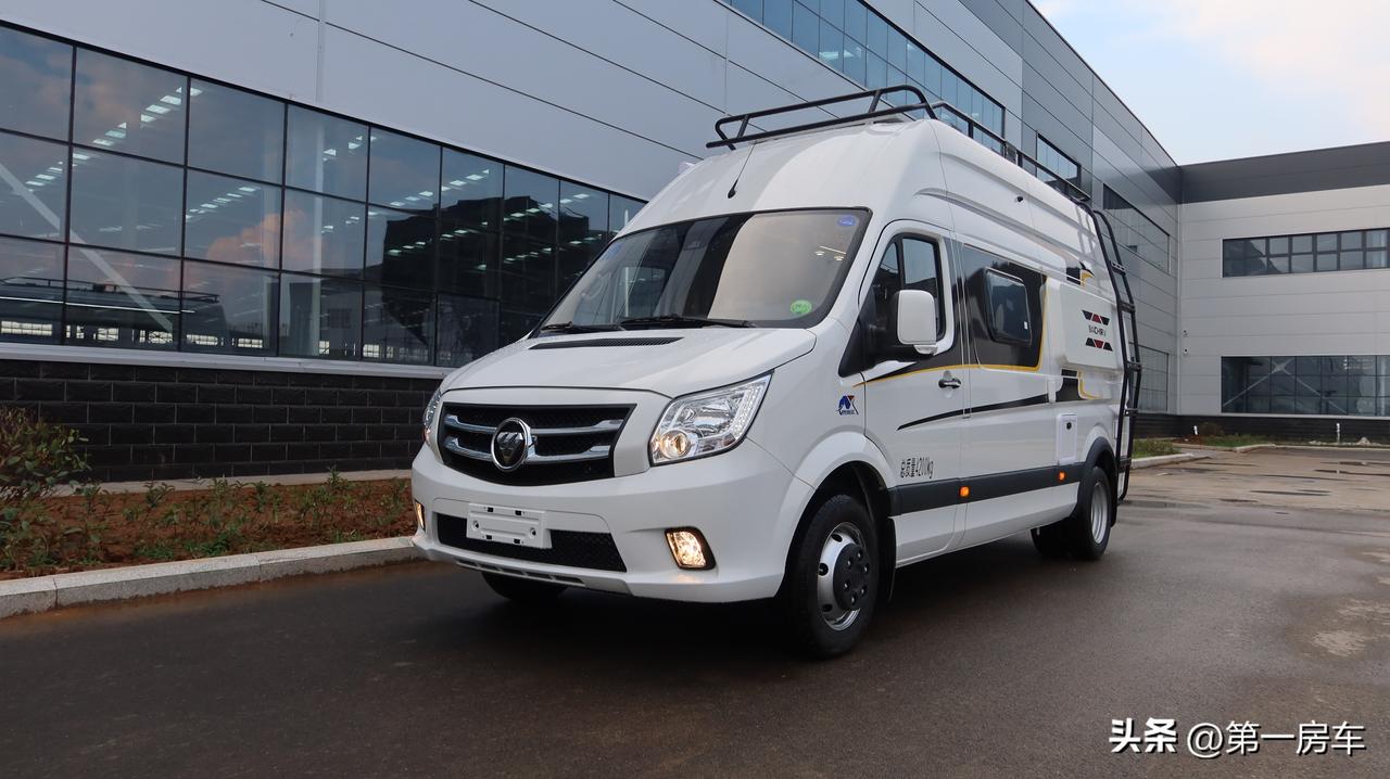 房车既不是房也不是车，它不具备必需品的属性。
真出去玩，小车+目的地酒店不行么？