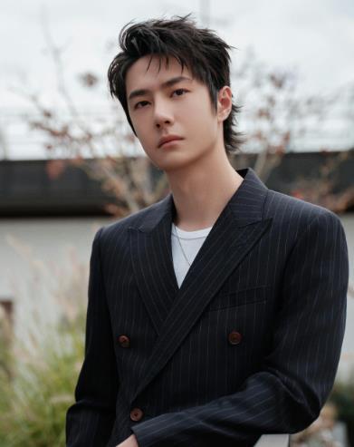 王一博回消息爱用表情包 网传王一博与綦美合的聊天记录曝光一事，酷盖还没有回应什么