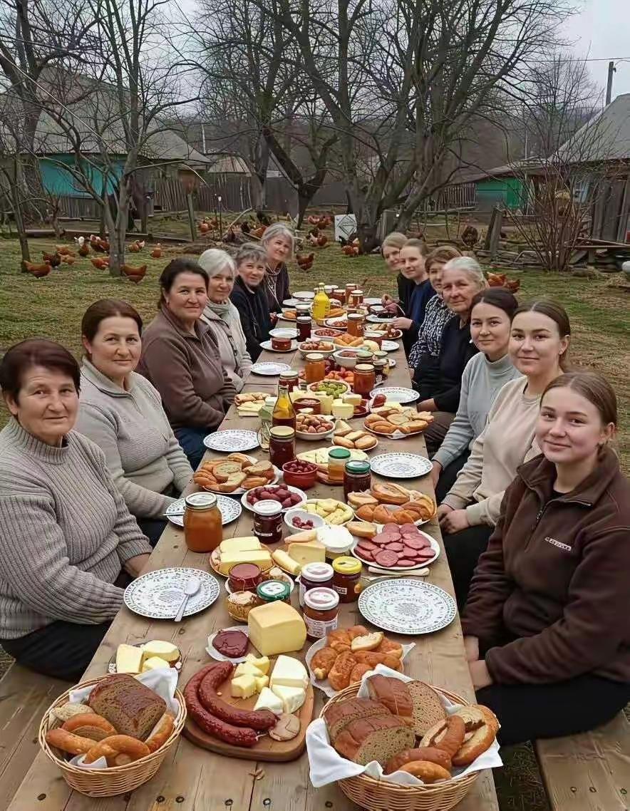 外国就是好，你看这一桌子的美食，一个预制菜都没有，主打一个健康饮食无添加剂！
这
