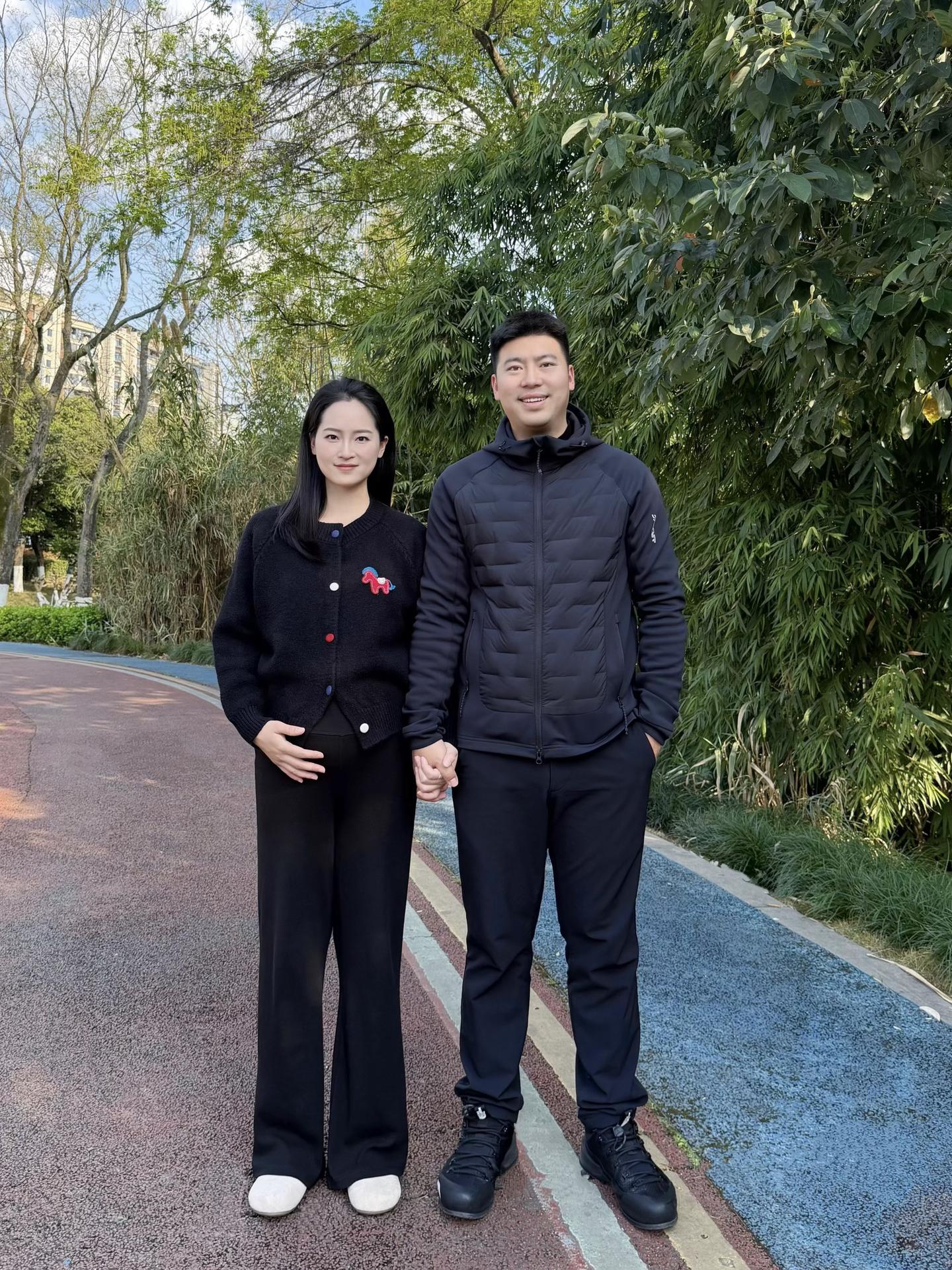 世界上很多东西可以靠努力去争取  唯独拥有一位有情有义的爱人需要一些运气