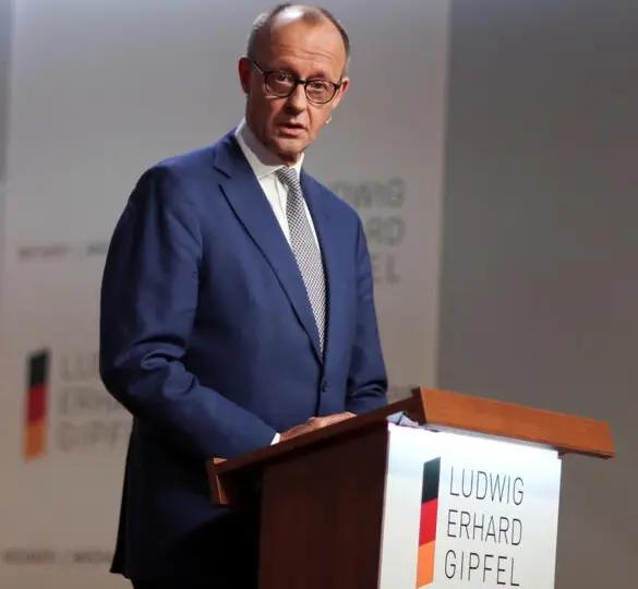 3月19日，在欧盟理事会的记者会上，德国总理默茨严厉批评了匈牙利总理欧尔班继续阻