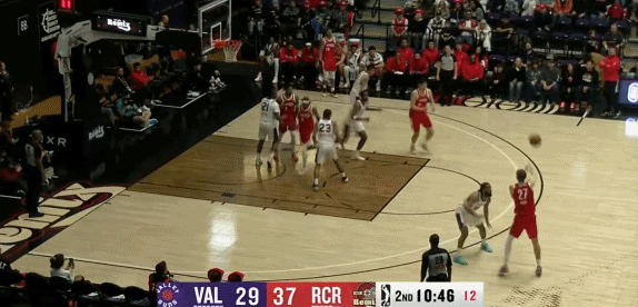 梦幻脚步！杨翰森今天又打嗨了！
在今天NBA发展联盟G联赛开拓者混音之城对阵山谷