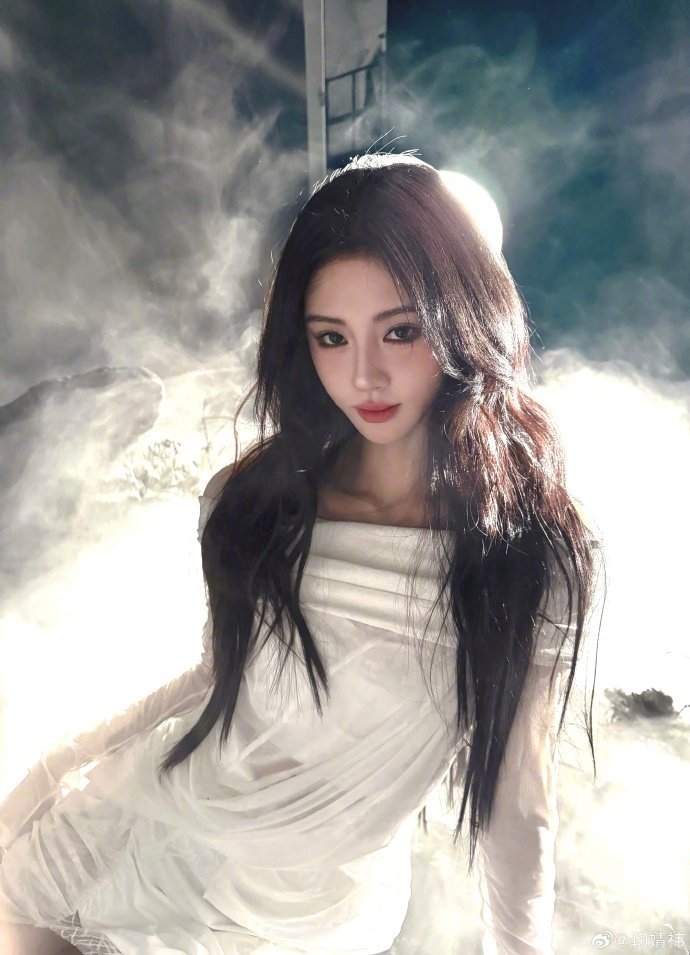 鞠婧祎唇下钻造型鞠婧祎唇下钻 鞠婧祎唇下钻 