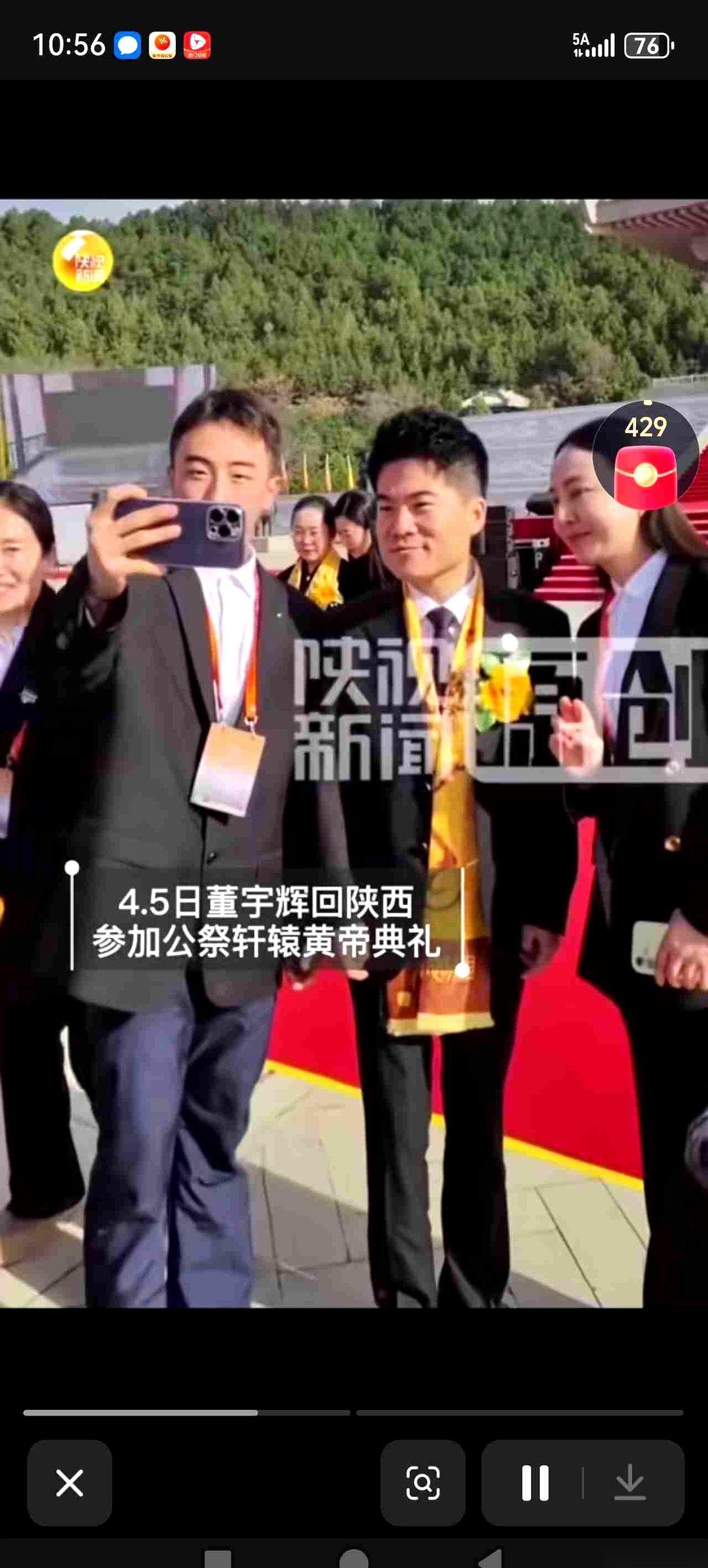 董宇辉这张脸，这两天几乎没从屏幕上消失过。
刚在广西忙完丝路电商的赋能活动，还没