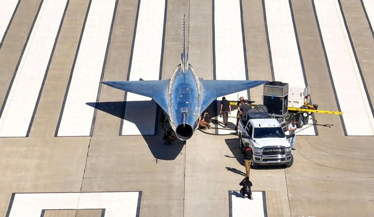 谁能想到，当全世界的目光都被AI大模型死死拽住时，一家名不见经传的美国初创公司，