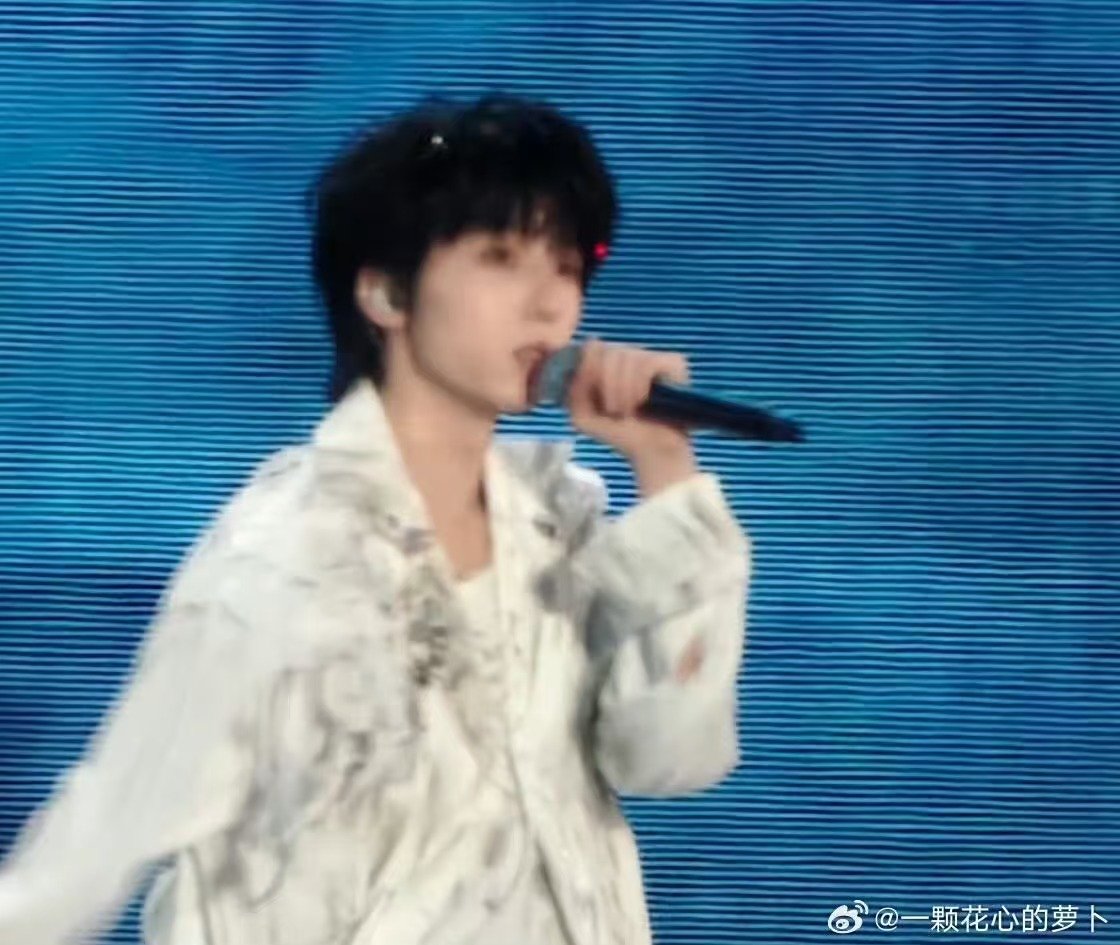 tf四代演唱会激光笔tf四代五公激光笔场子大了什么人都有 