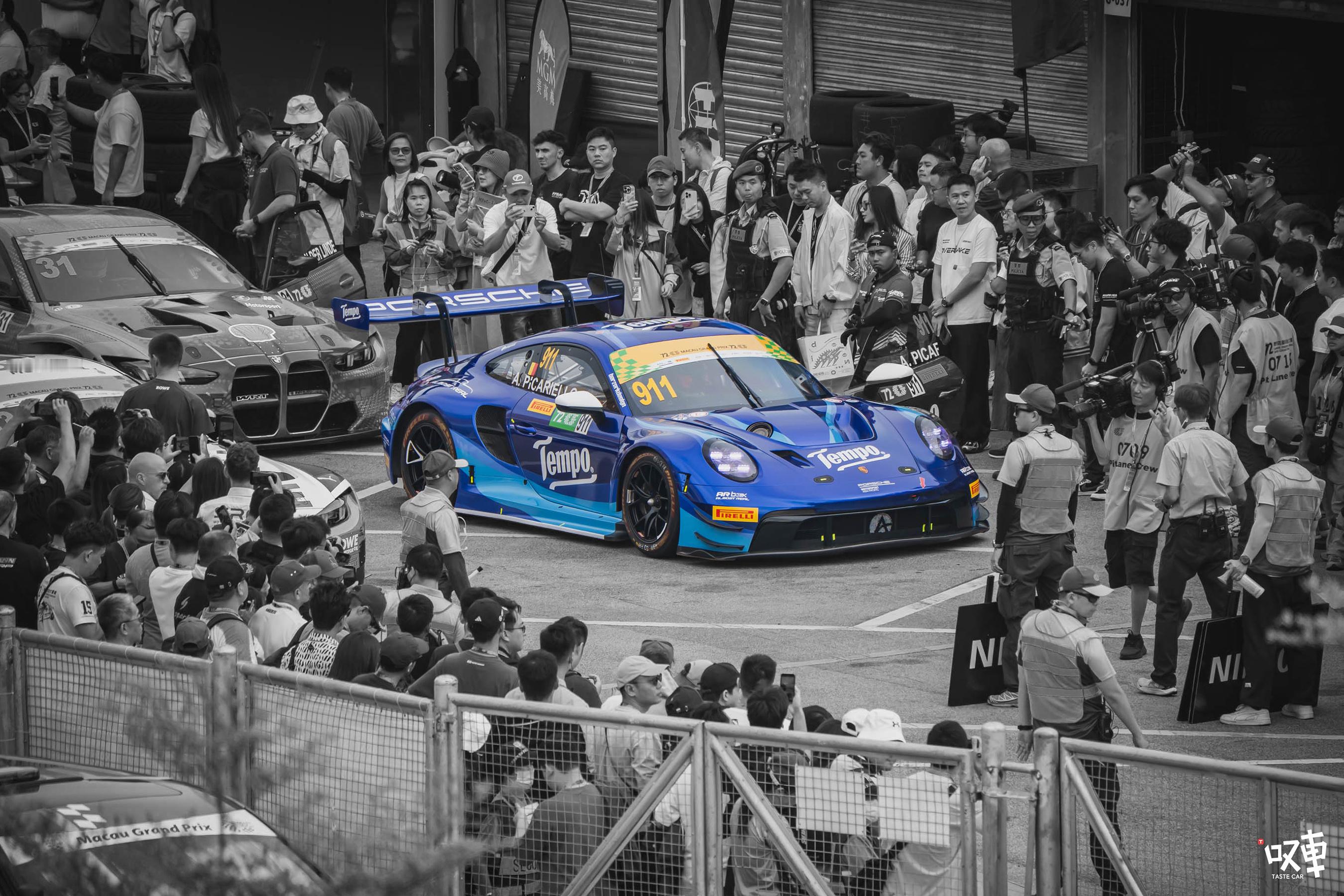 虽然在今年的FIA GT世界杯里是坐牢待遇，不过保时捷911 GT3 R这身德宝