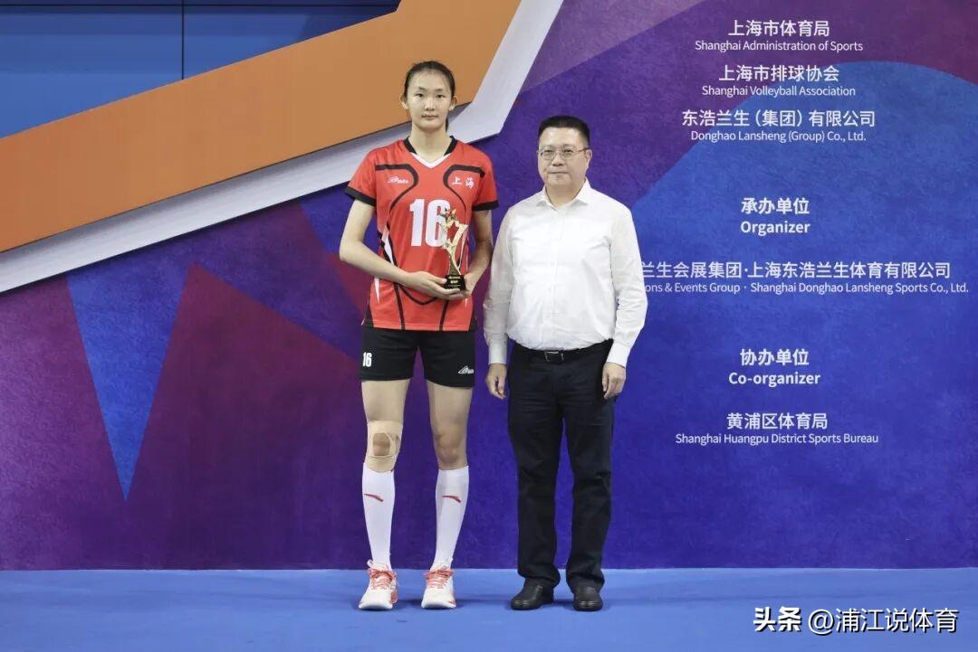 上海女排小将黄悦鑫在“明日之星”邀请赛冠军争夺战中发挥出了较高水准，最后关头打下