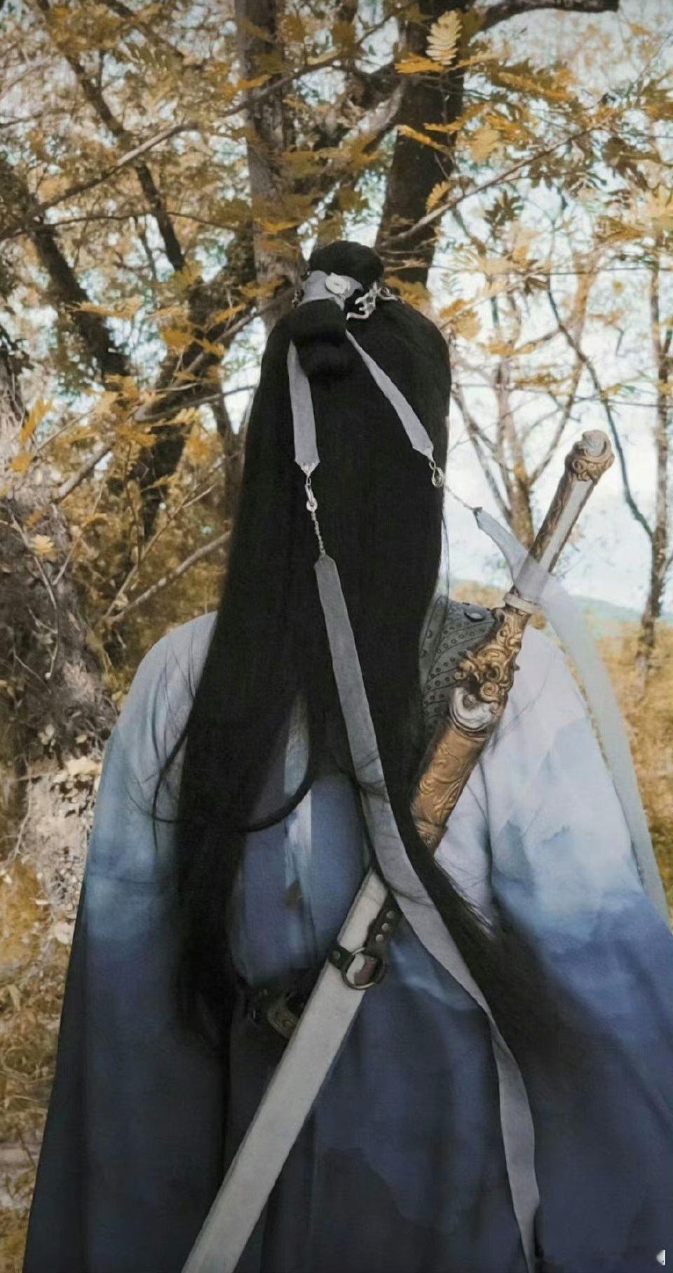 你还真别说[春游家族][春游家族]张凌赫带来的嵇炀这个角色和发带的适配感真的是不