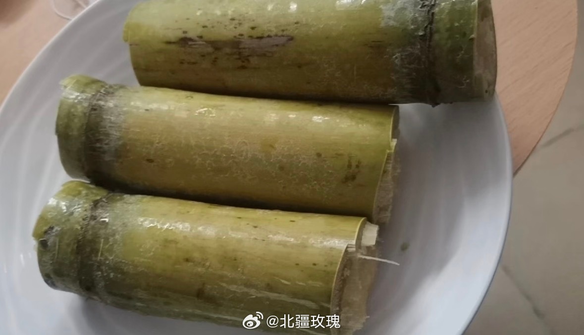 第一次知道甘蔗还能蒸着吃一直只生吃甘蔗，没想到上锅蒸完口感完全不一样，温润清甜不