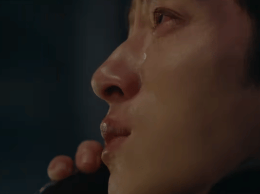 栾念终于哭了 看着两个人分手都在落泪，可尚之桃的眼泪是解脱，栾念的眼泪是悔恨，两