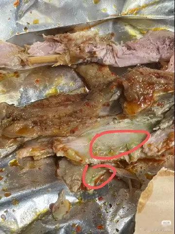 有博主存了一冰箱的证据，这也太伤人心了吧！鹅腿阿姨 塌房鹅腿阿姨曾称绿色肉是保密
