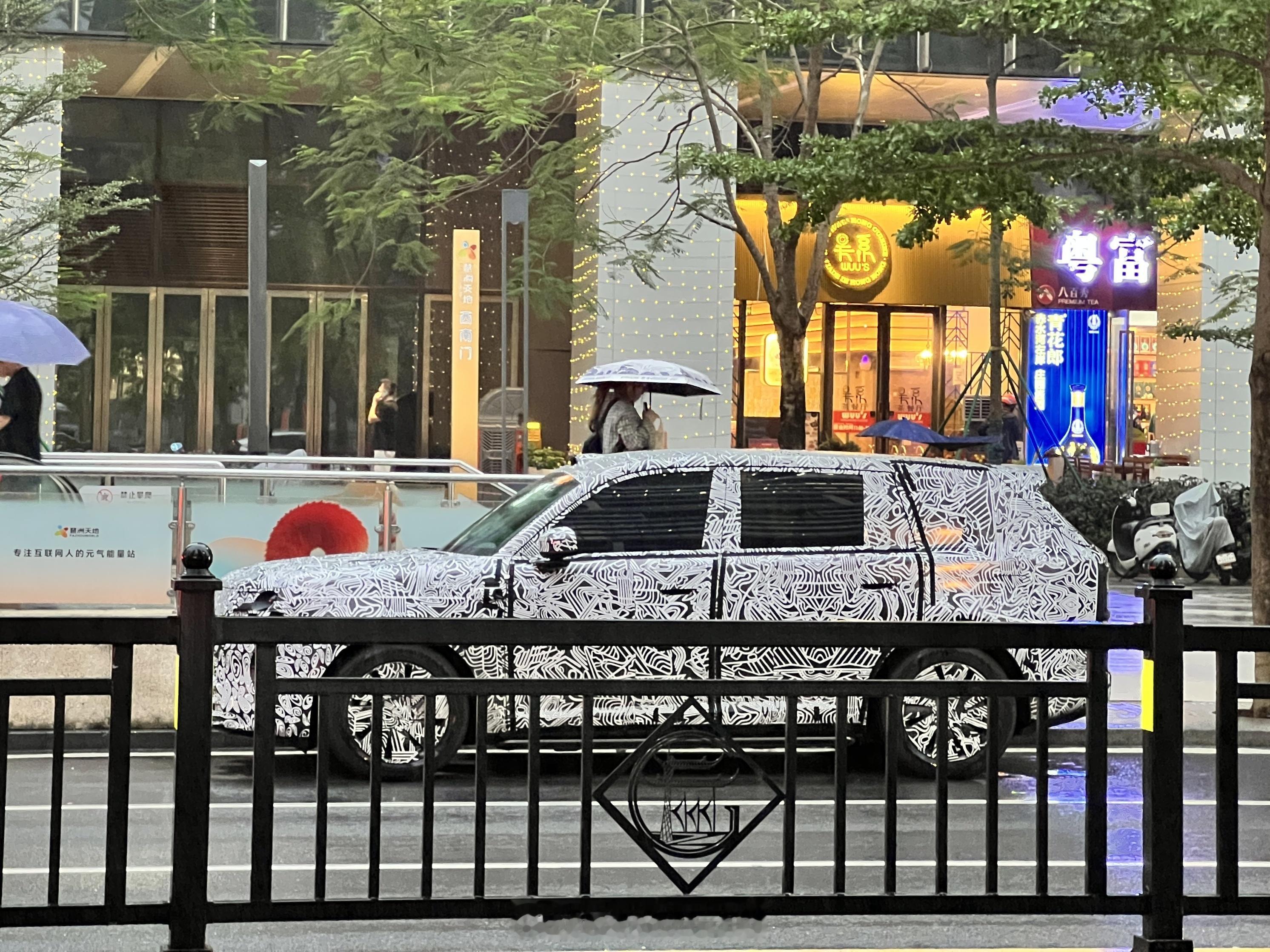 厉害的网友发来新鲜滚热辣的路照，经过昨天之后大家应该猜到它是哪台车了吧