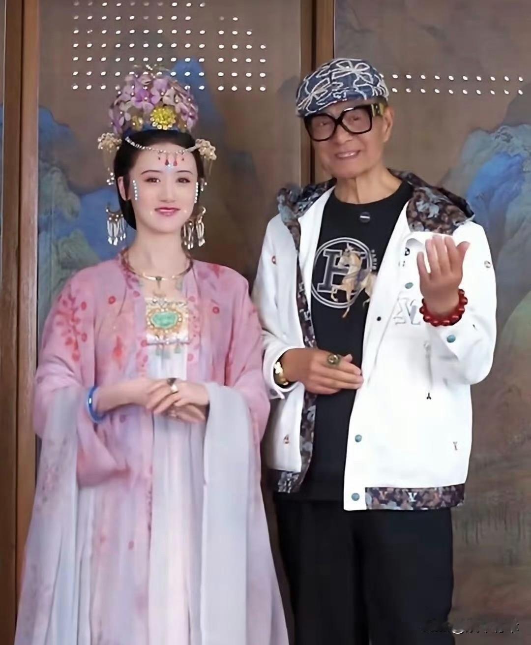 袁冰妍真的要复出了，8月份袁冰妍和非遗妆造大师杨树云合作古典造型视频，古装状态梦