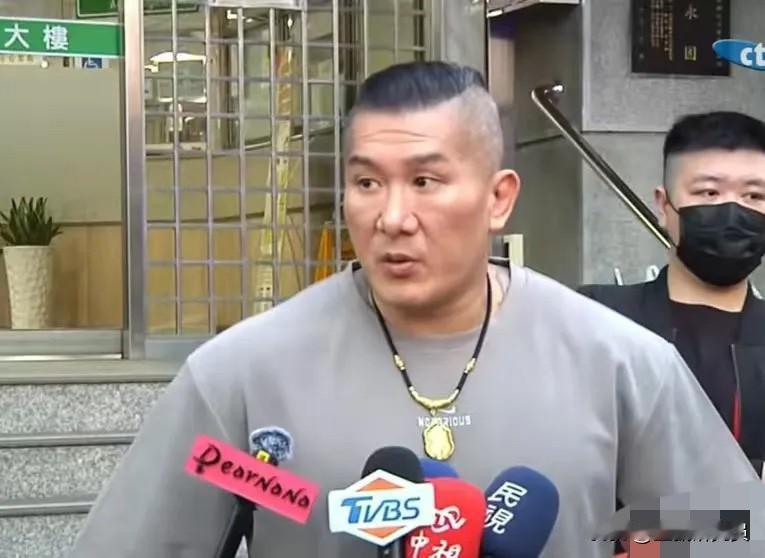 台网红“馆长”陈之汉今（30日）在脸书发文，声称国民党背信弃义，“年底我们用选票