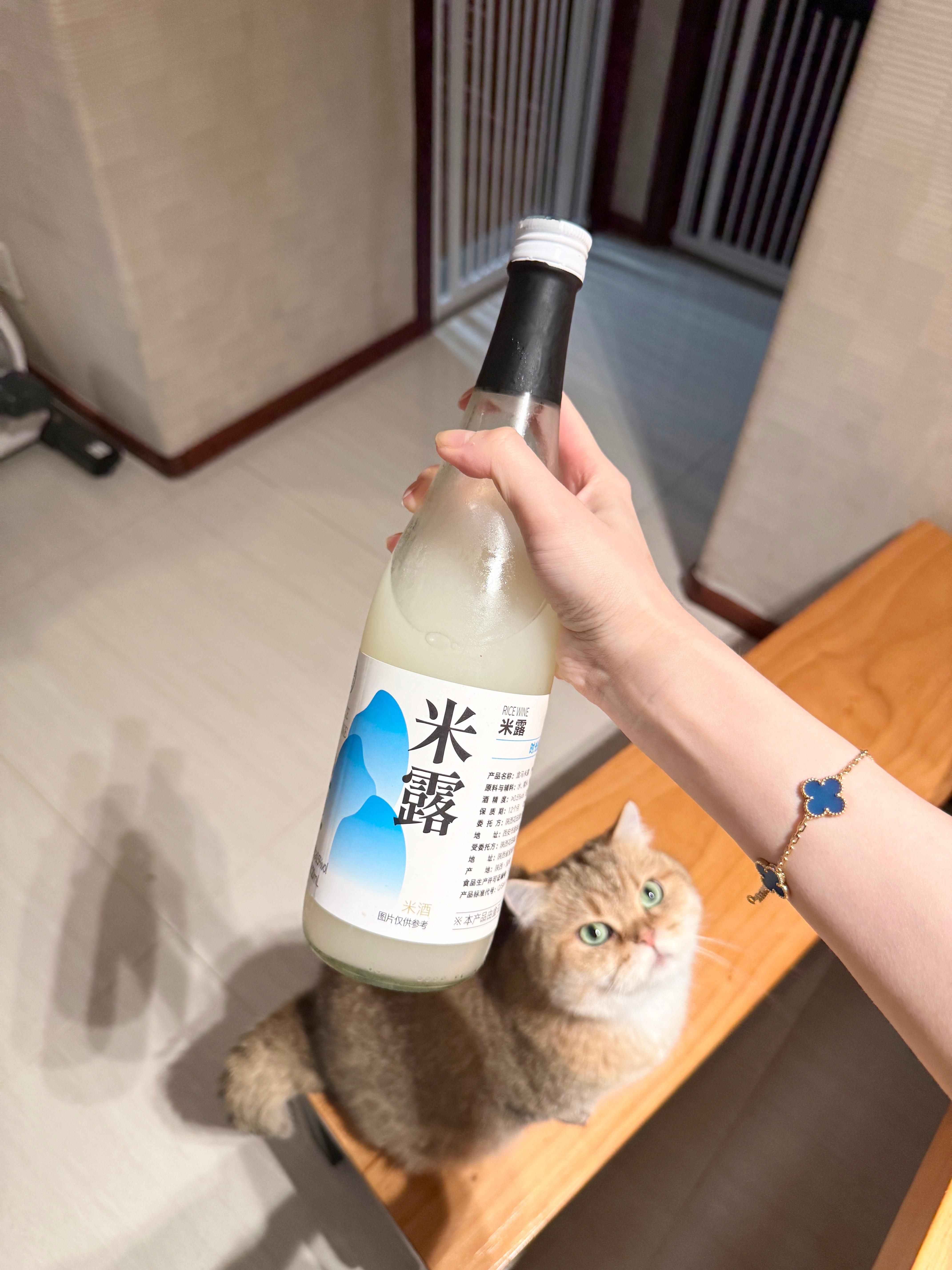 睡前小酌一下[太开心][太开心][太开心]盒马买滴 完全是小甜水来的 酒精度0.