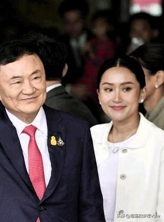 贝东丹一直都在努力讨好的两个“贵人”，关键时刻对她下手那是干净利落，彻底一撸到底