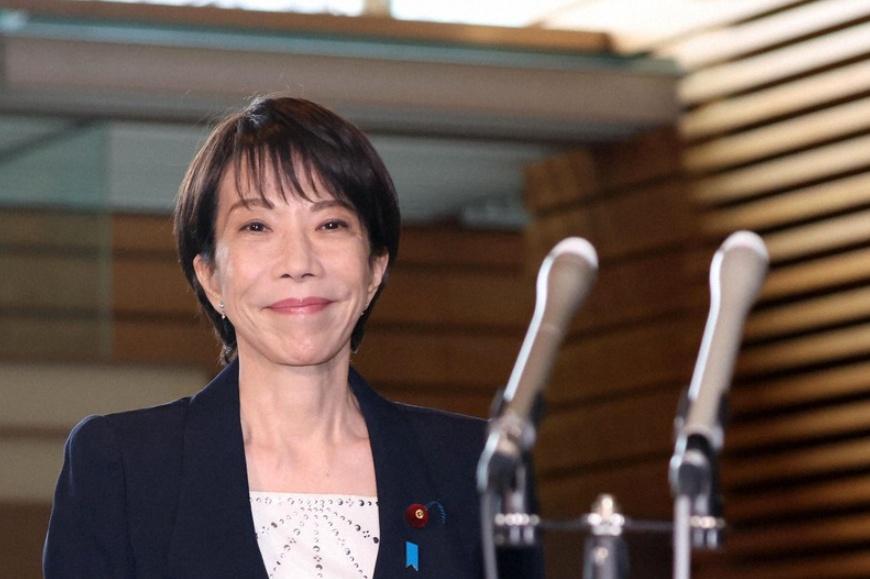 【 高市早苗新官上任三把火！日本的“强硬”，总有一点点外强内干】
临时国会的讲台