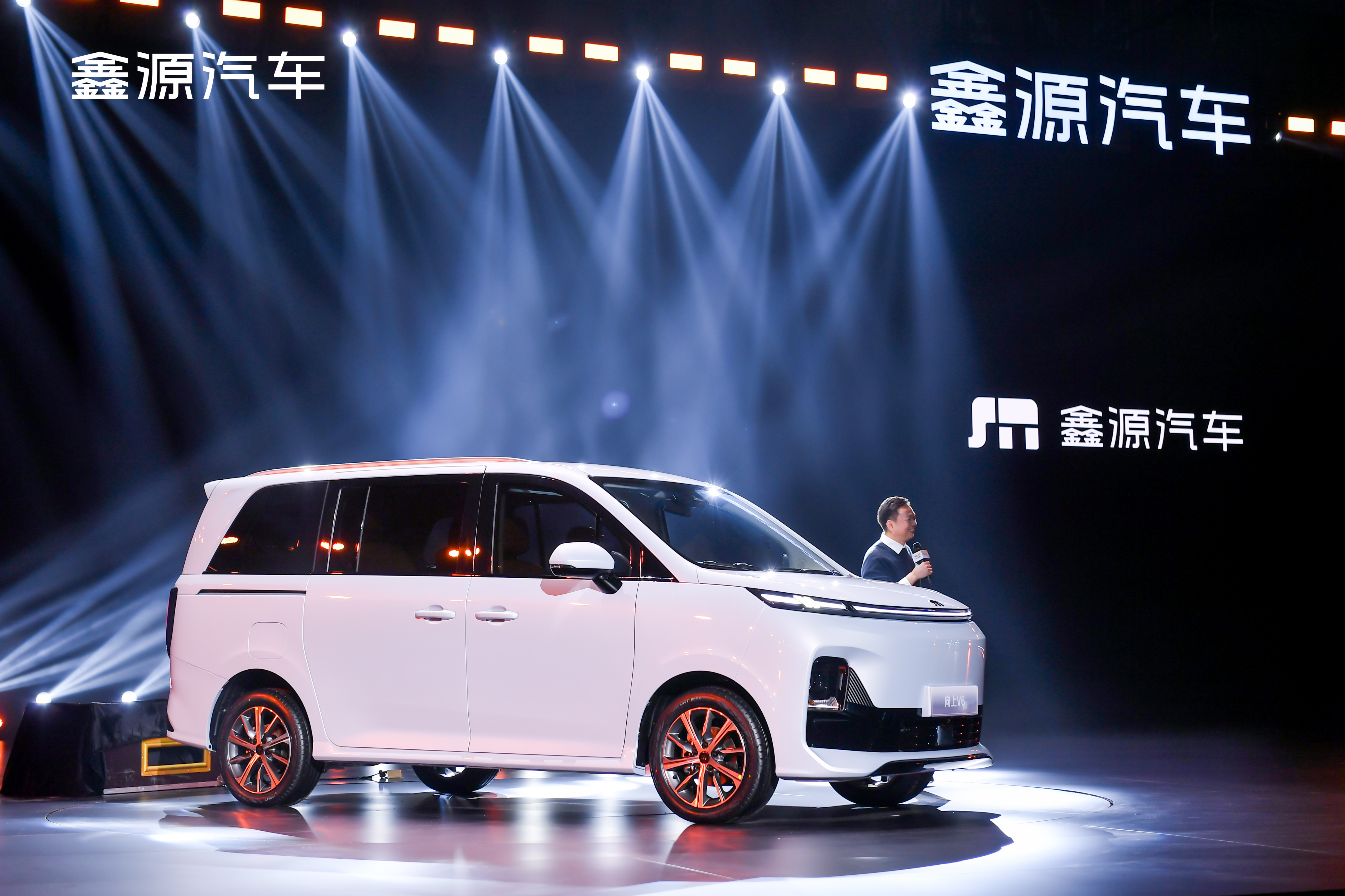 重庆车企喊话重庆一起向上重庆一直是中国车都，但很多车型其实还停留在“实用优先”的