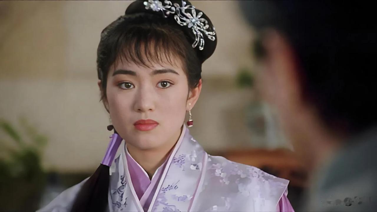 同样是演“秋香”，巩俐的秋香，李若彤的秋香，郑家榆的秋香，谁美？