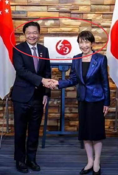 新加坡联合早报4月26日报道：“新加坡与日本庆祝建交60周年，我国总理兼财政部长