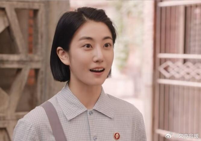 在《纯真年代的爱情》里，冯琳可谓“作茧自缚”。方穆扬雨夜救她，她却为私情抛却恩情