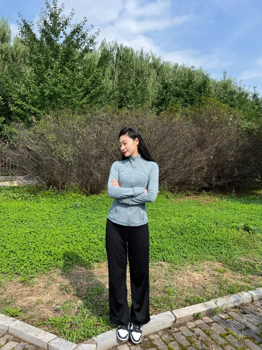 秋天又到了穿长袖瑜伽服的季节啦
